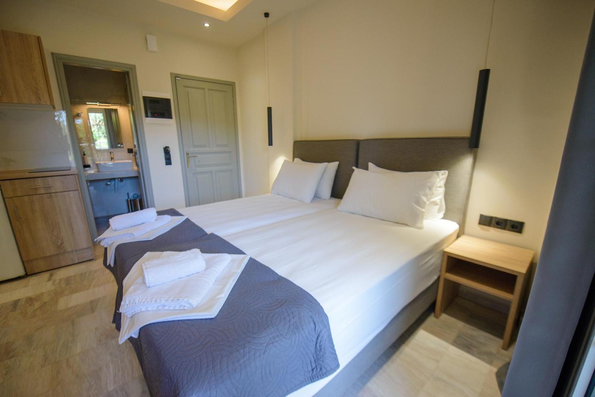 Saint Spiridon Hotel Kassiopi Ngoại thất bức ảnh