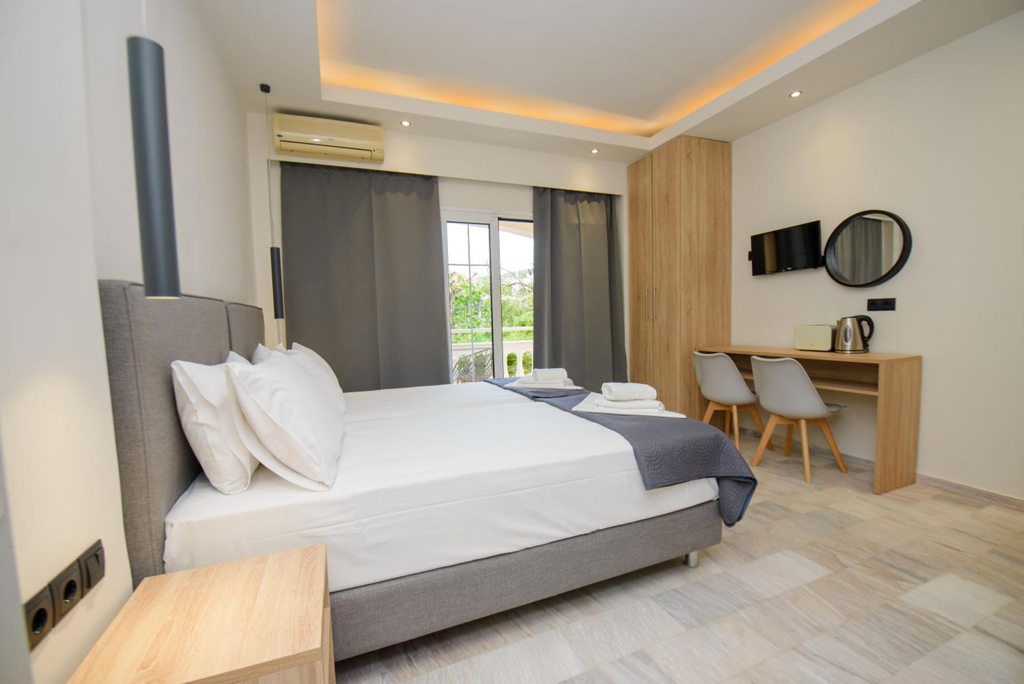 Saint Spiridon Hotel Kassiopi Ngoại thất bức ảnh